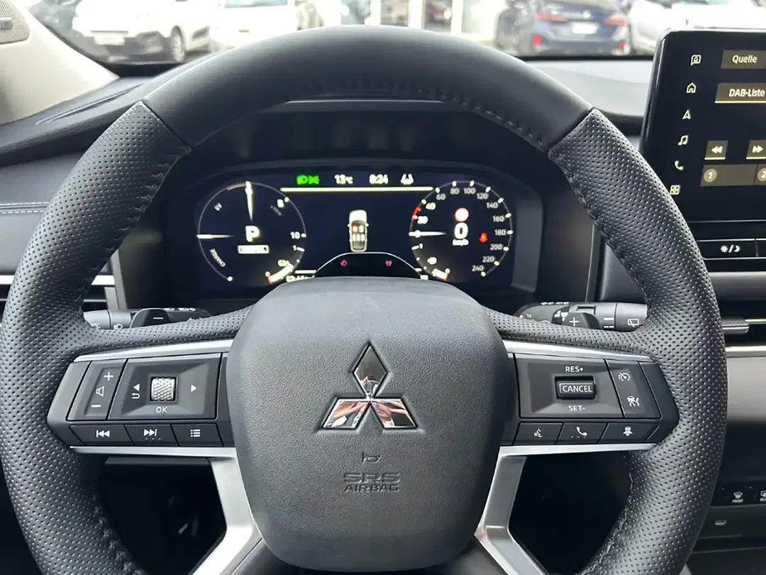 Mitsubishi Outlander - Thumbnail 11