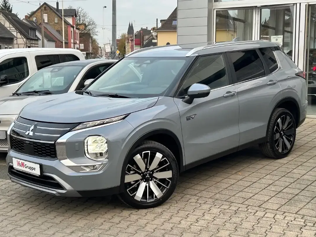 Mitsubishi Outlander - Thumbnail 4