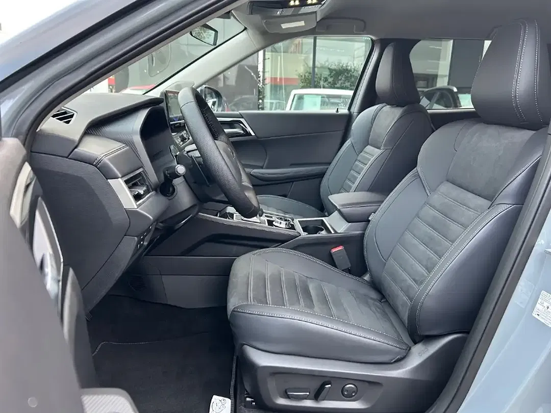 Mitsubishi Outlander - Thumbnail 7