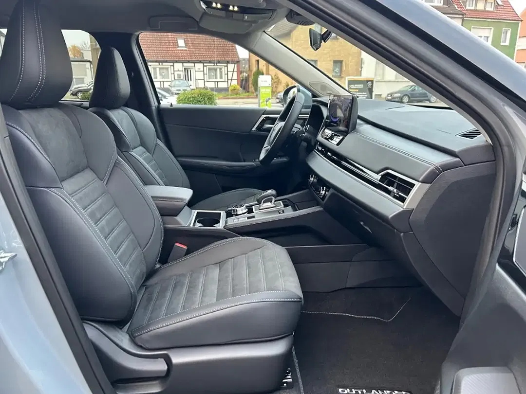 Mitsubishi Outlander - Thumbnail 8