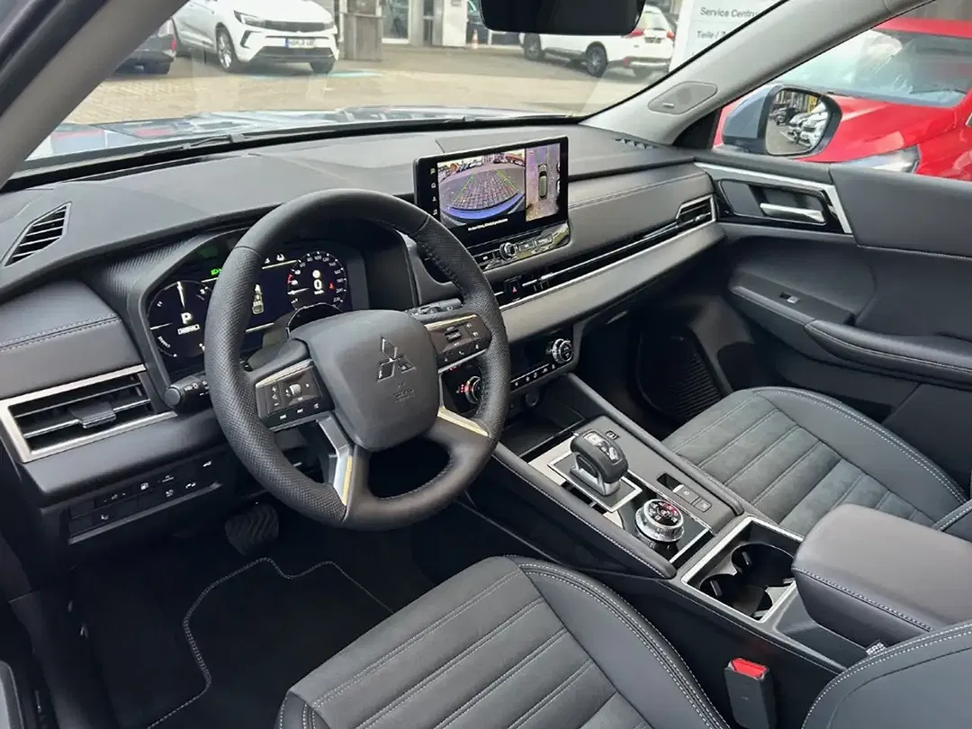 Mitsubishi Outlander - Thumbnail 9