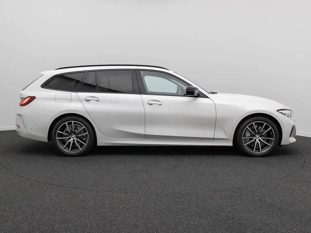 BMW 330 - Thumbnail 5