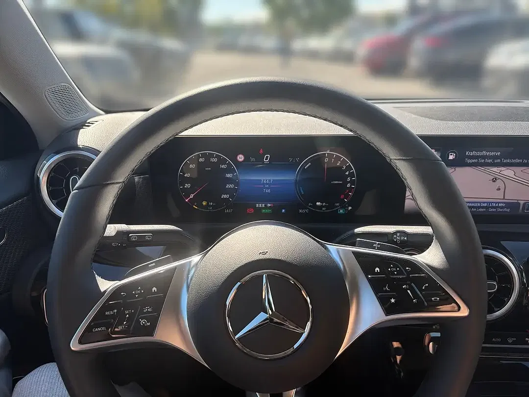 Mercedes-Benz A 250 - Thumbnail 11