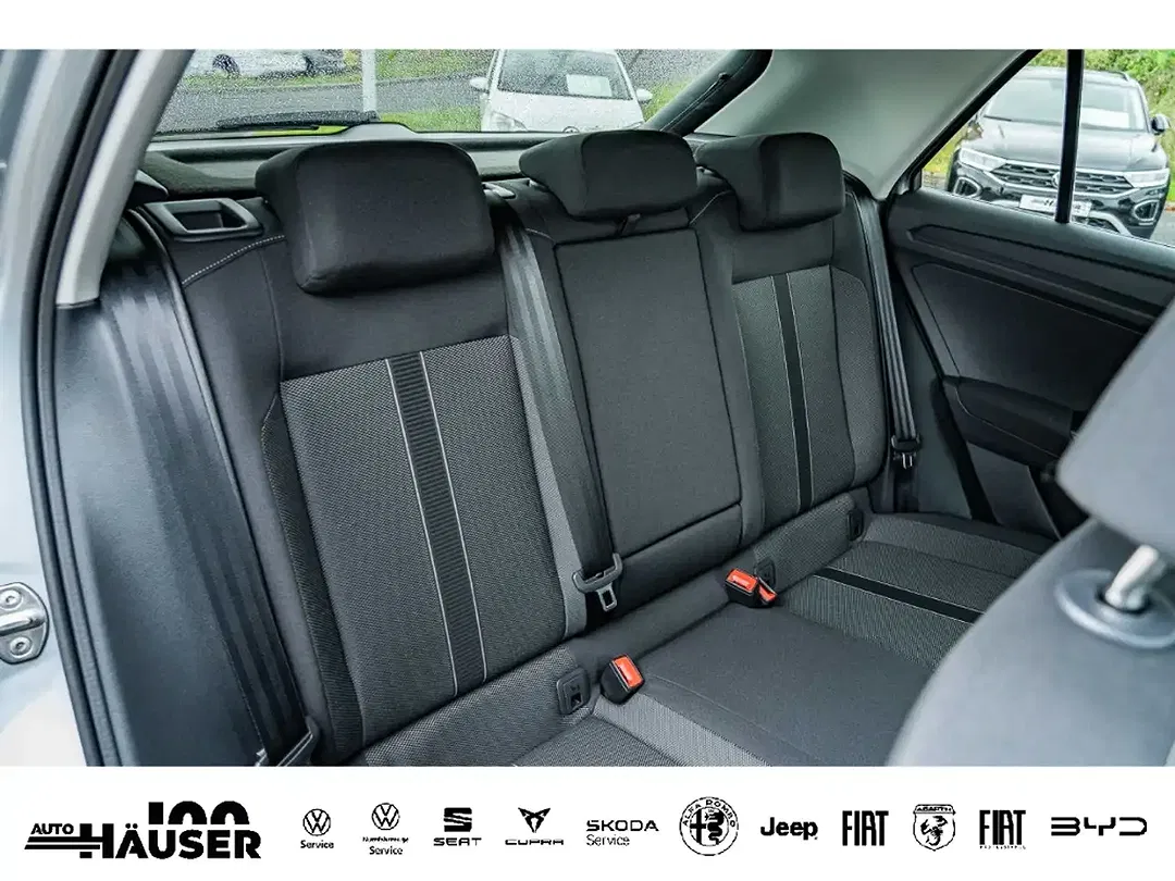 Volkswagen T-Roc - Thumbnail 9