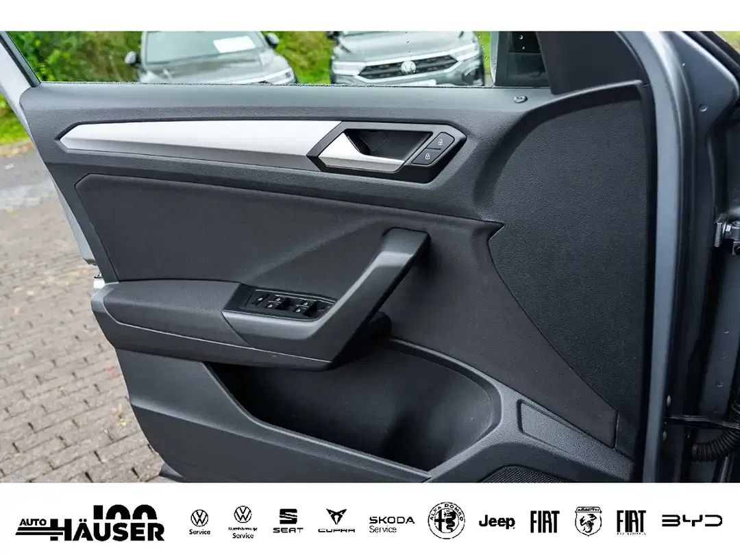 Volkswagen T-Roc - Thumbnail 15