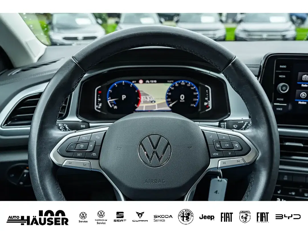 Volkswagen T-Roc - Thumbnail 16