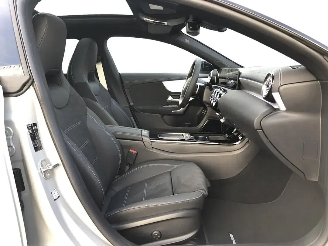 Mercedes-Benz CLA 220 - Thumbnail 3
