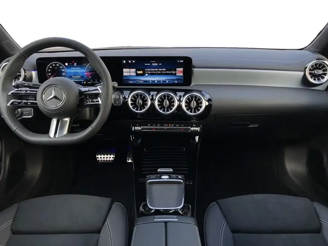 Mercedes-Benz CLA 220 - Thumbnail 4