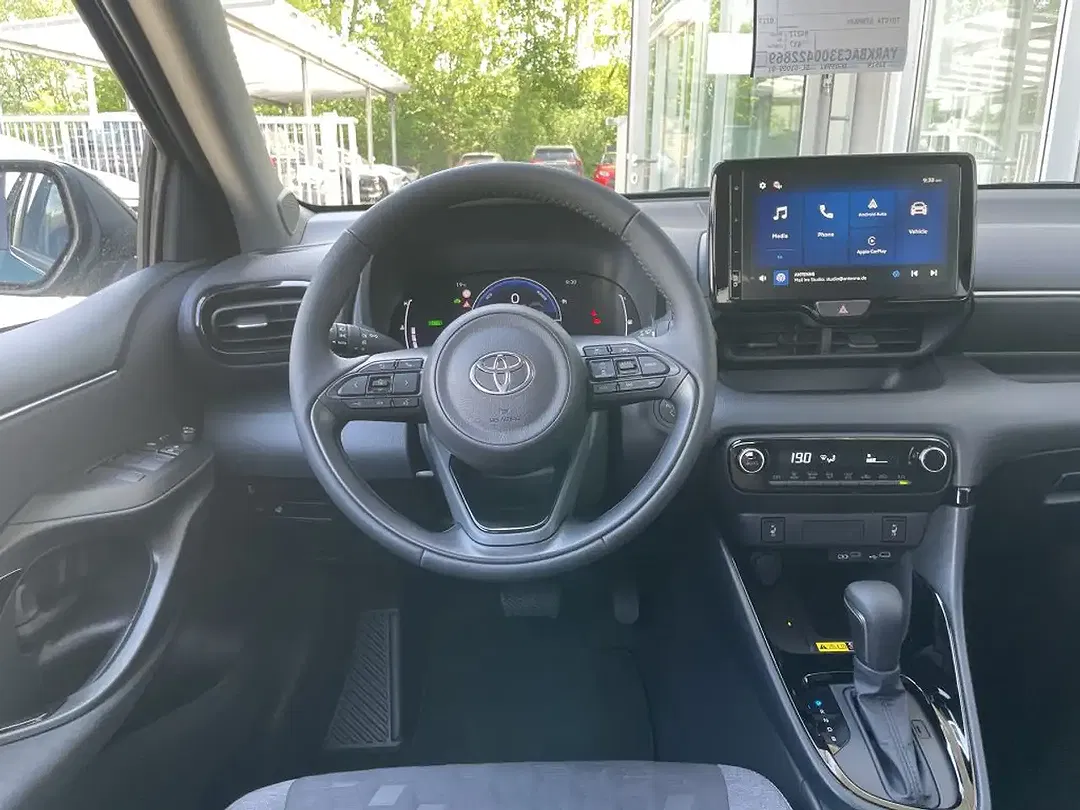 Toyota Yaris - Thumbnail 9