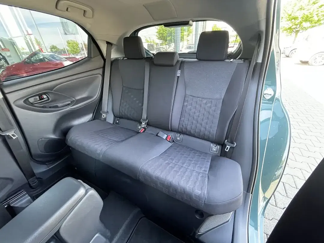 Toyota Yaris - Thumbnail 11