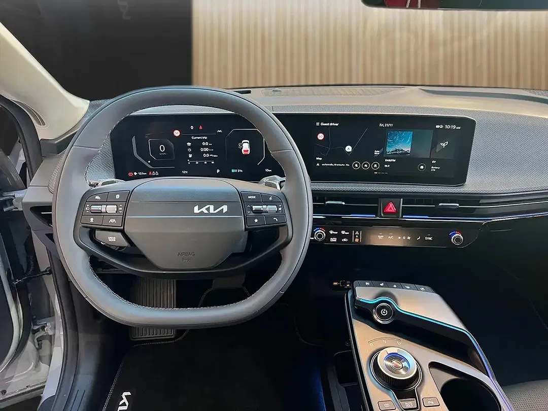 Kia EV6 - Thumbnail 10