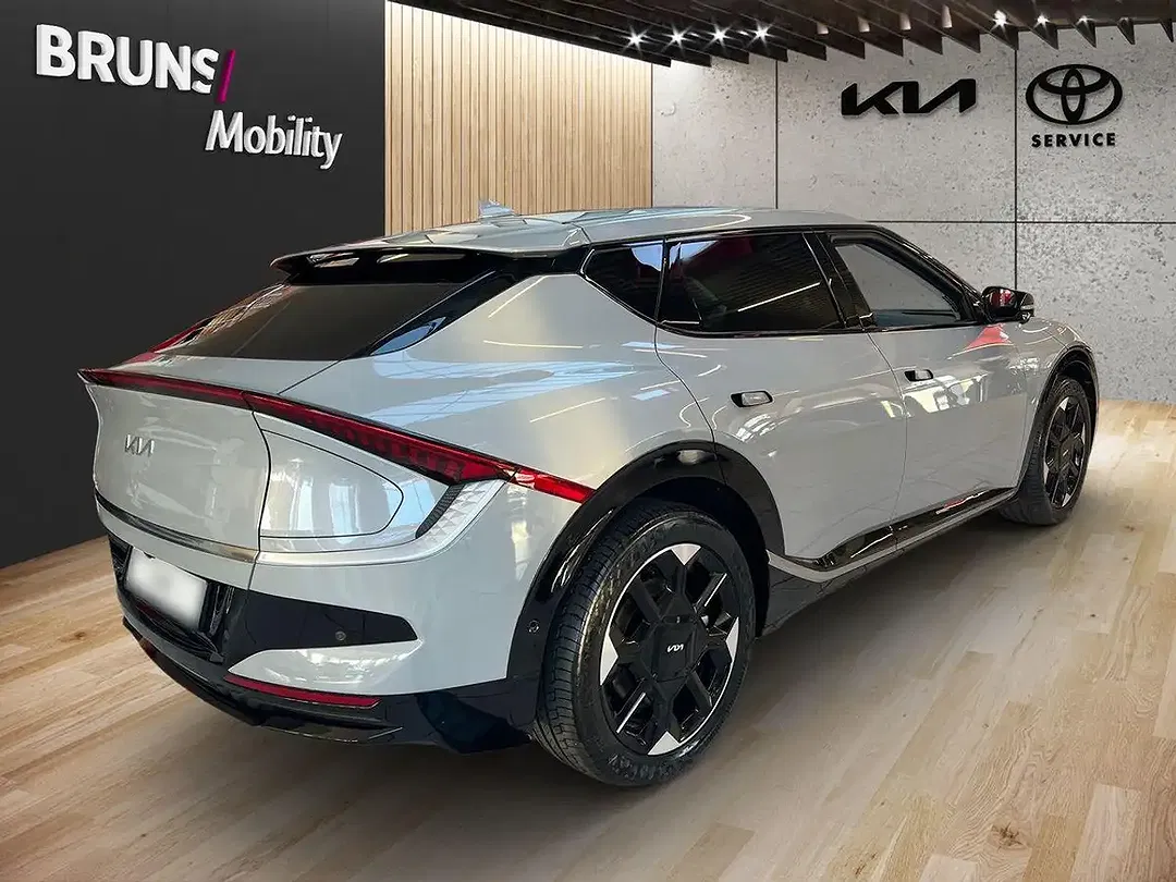 Kia EV6 - Thumbnail 4