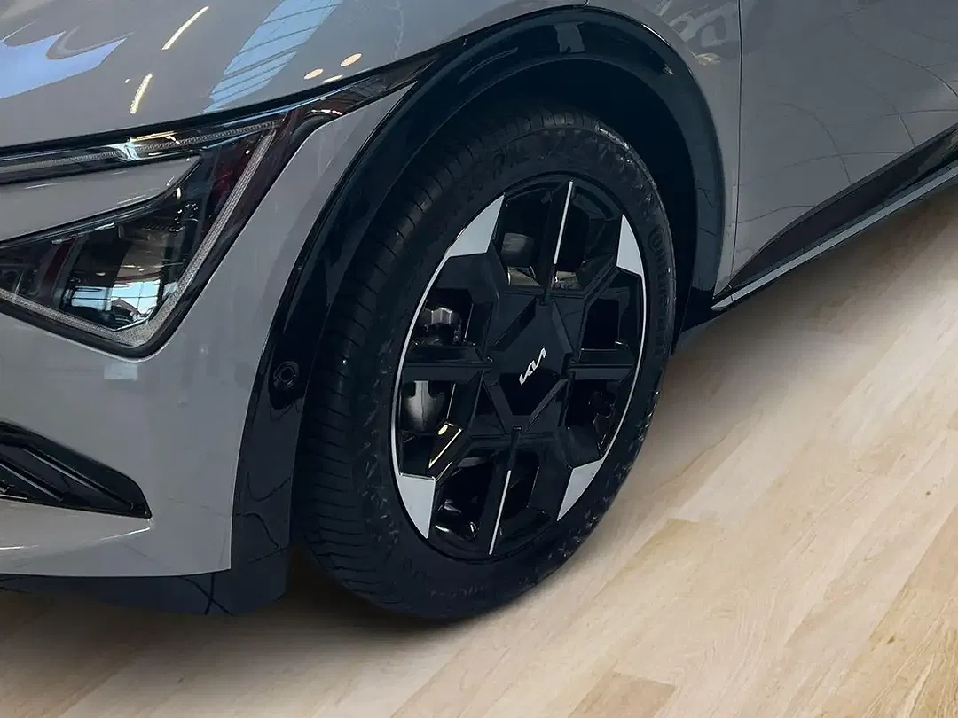 Kia EV6 - Thumbnail 7
