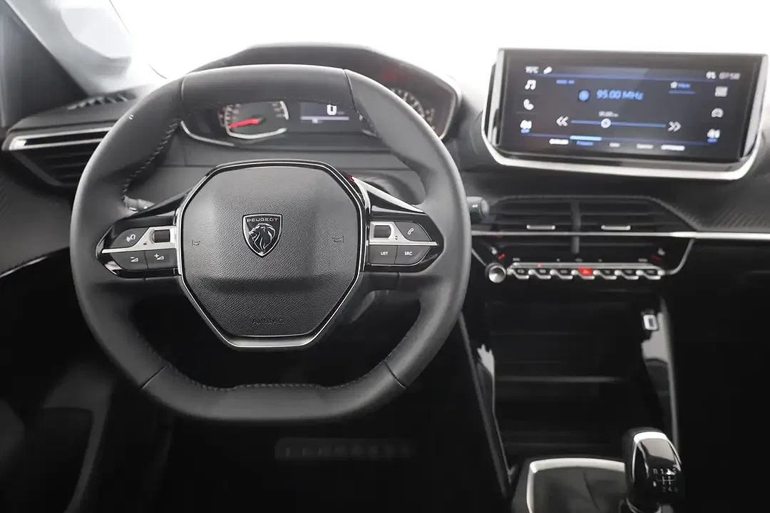 Peugeot 208 - Thumbnail 9