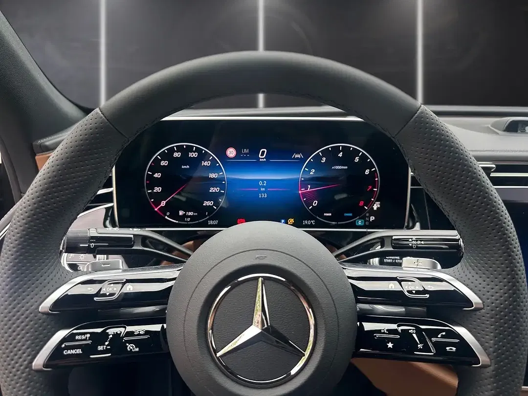 Mercedes-Benz E 200 - Thumbnail 16