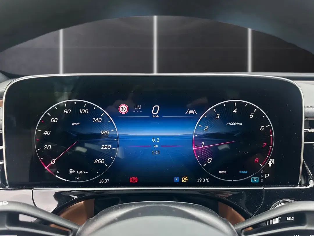 Mercedes-Benz E 200 - Thumbnail 17
