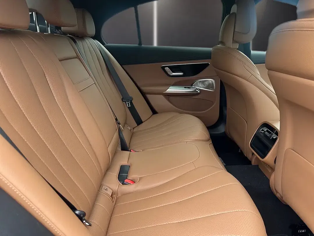 Mercedes-Benz E 200 - Thumbnail 19