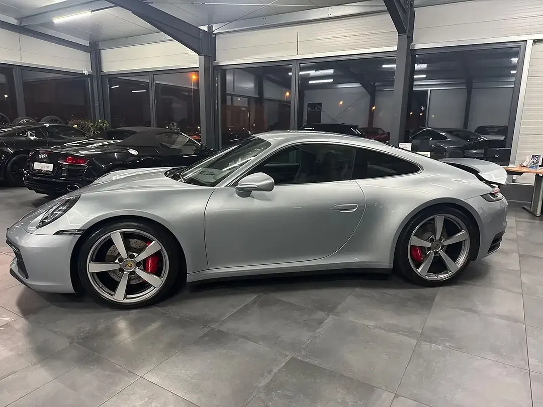 Porsche 992 - Thumbnail 9