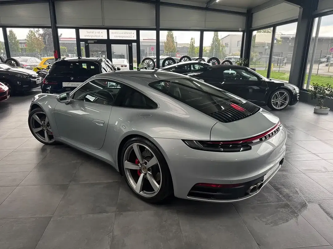 Porsche 992 - Thumbnail 10