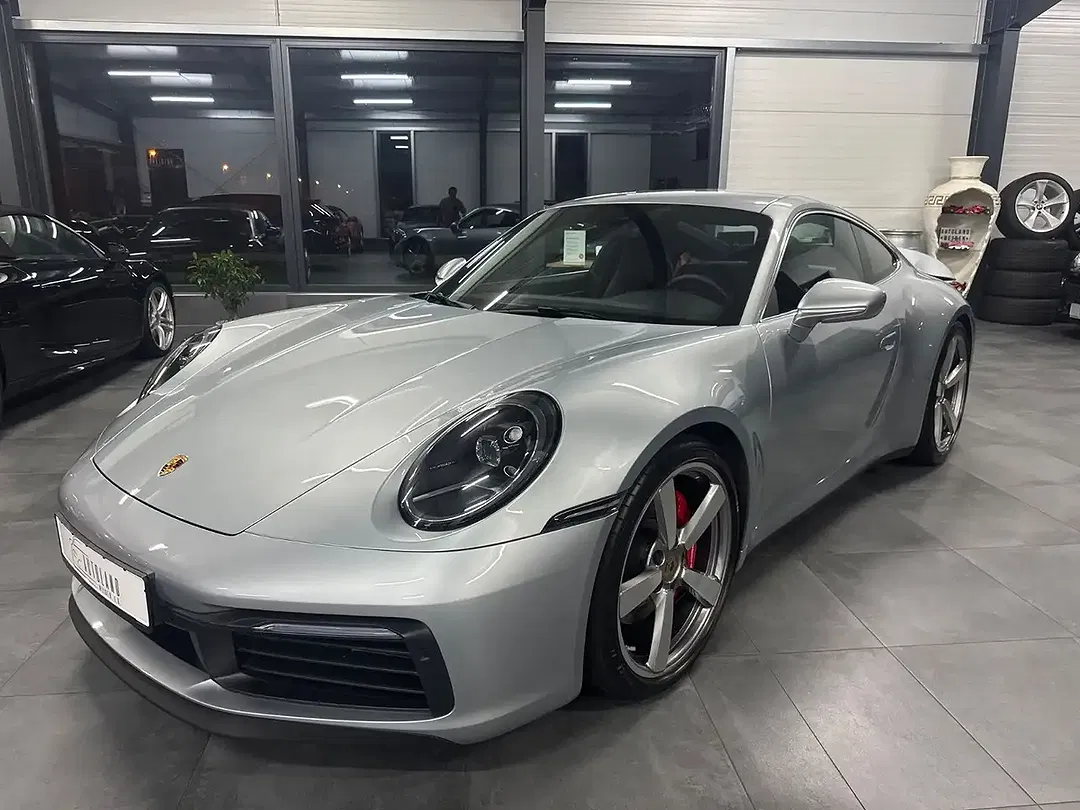 Porsche 992 - Thumbnail 2