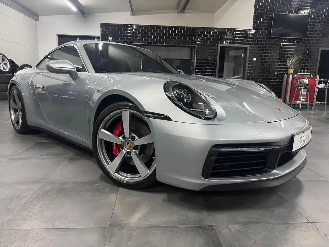 Porsche 992 - Thumbnail 3