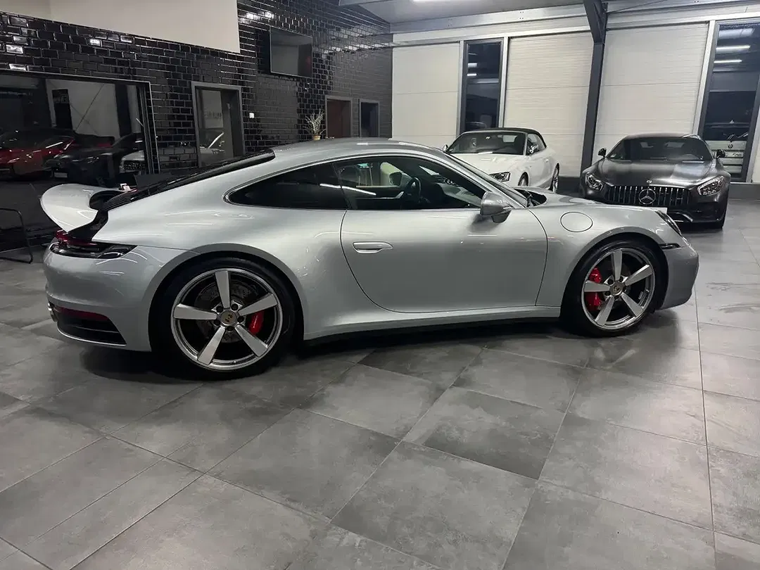 Porsche 992 - Thumbnail 7
