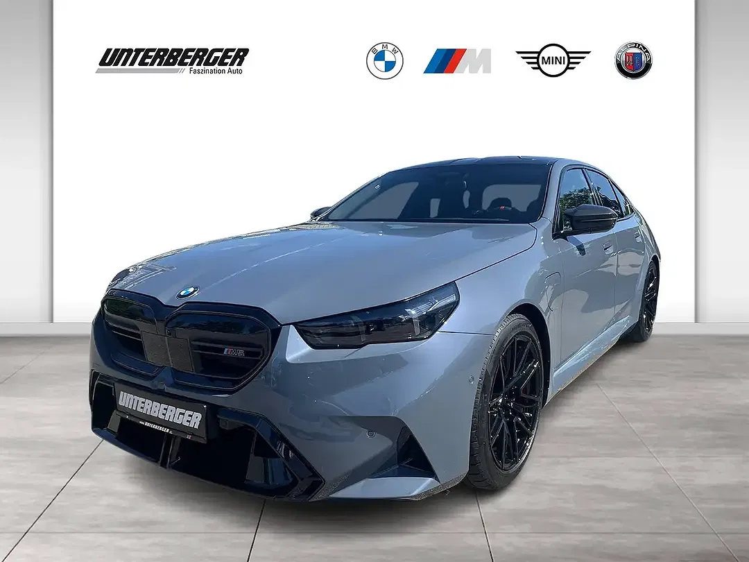 BMW M5 - Thumbnail 1