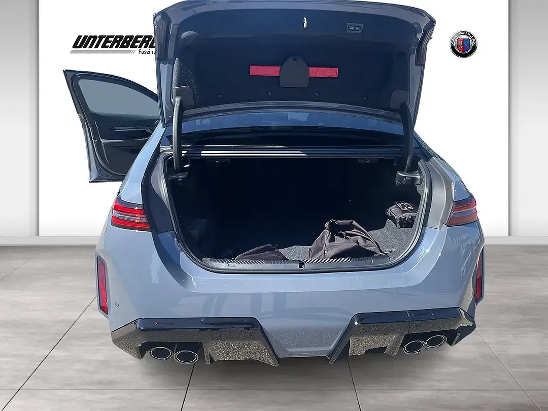 BMW M5 - Thumbnail 12