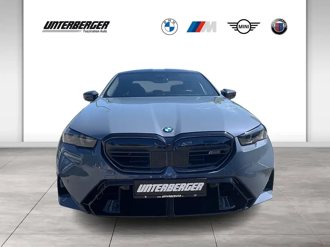 BMW M5 - Thumbnail 2