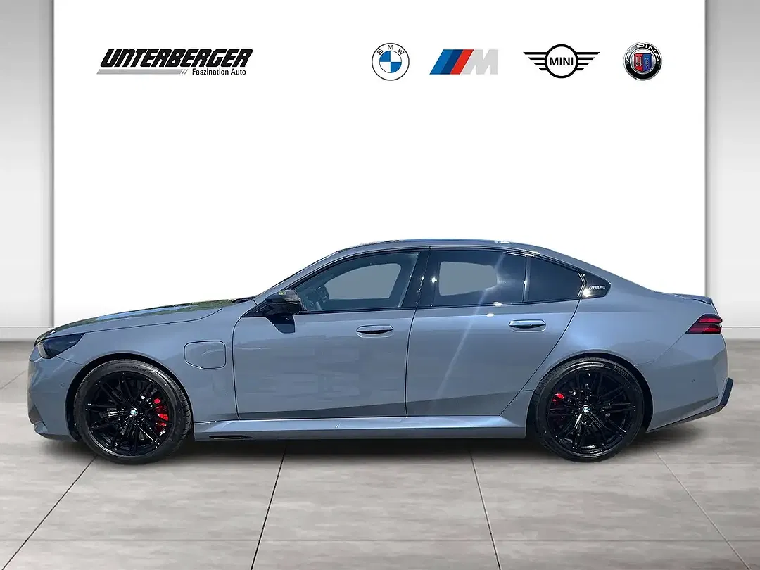 BMW M5 - Thumbnail 3