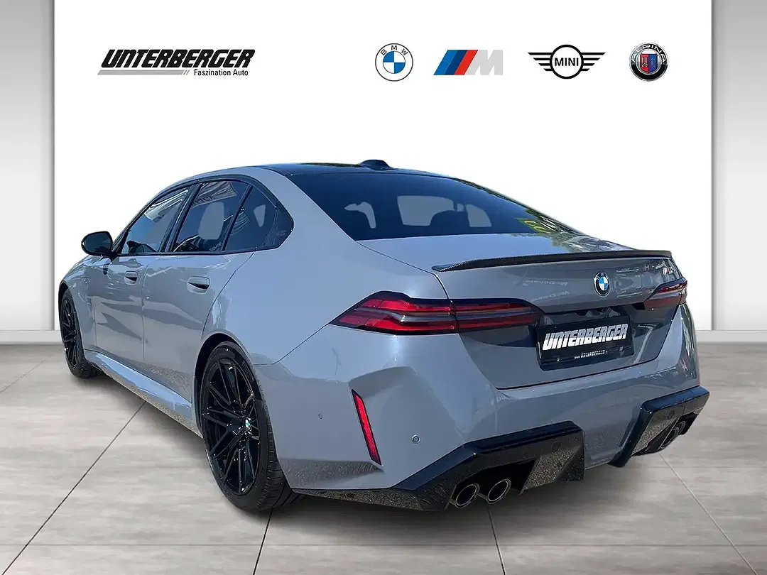 BMW M5 - Thumbnail 4