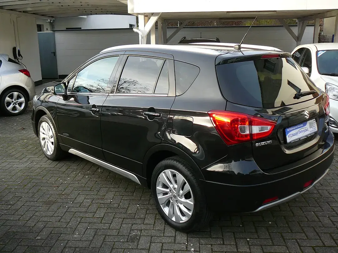 Suzuki SX4 S-Cross - Thumbnail 3