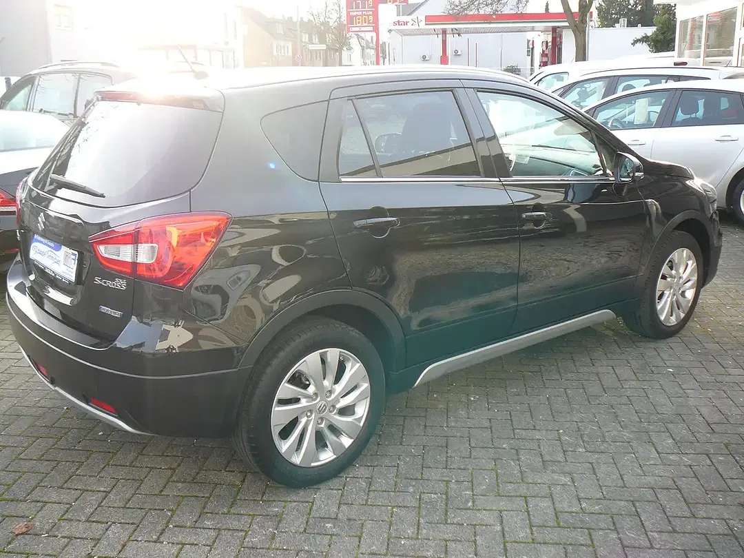 Suzuki SX4 S-Cross - Thumbnail 5