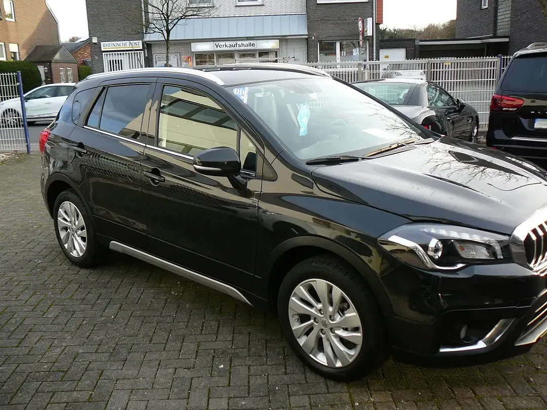 Suzuki SX4 S-Cross - Thumbnail 6