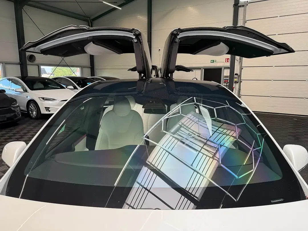 Tesla Model X - Thumbnail 14