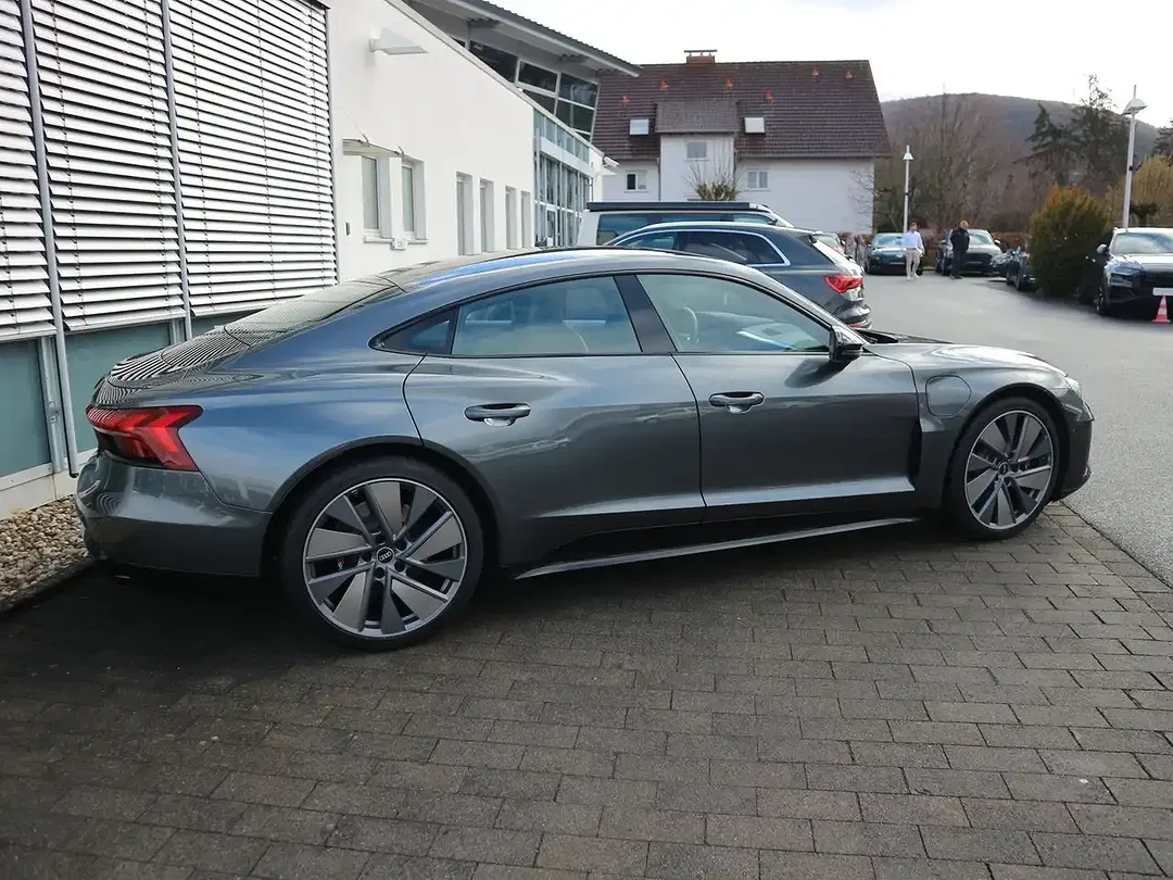 Audi RS e-tron GT - Thumbnail 2