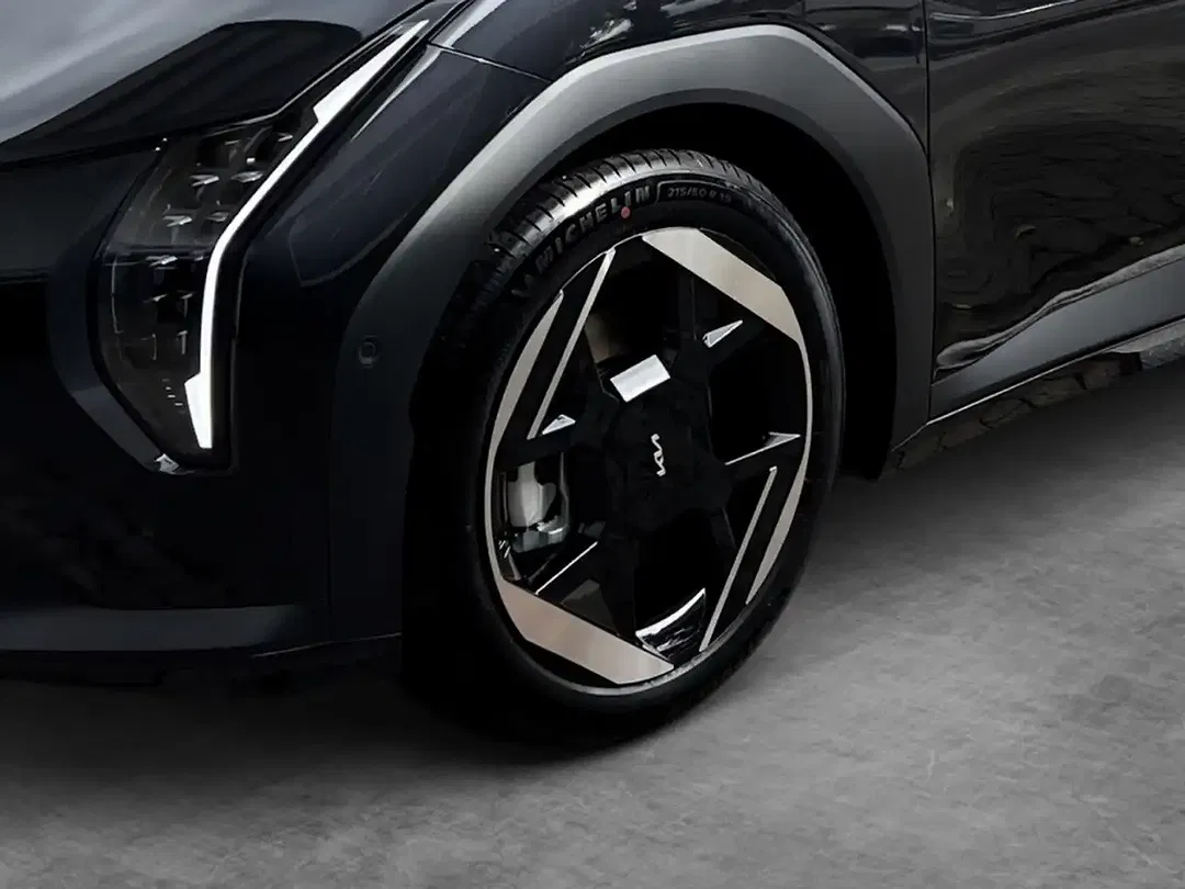 Kia EV4 - Thumbnail 11