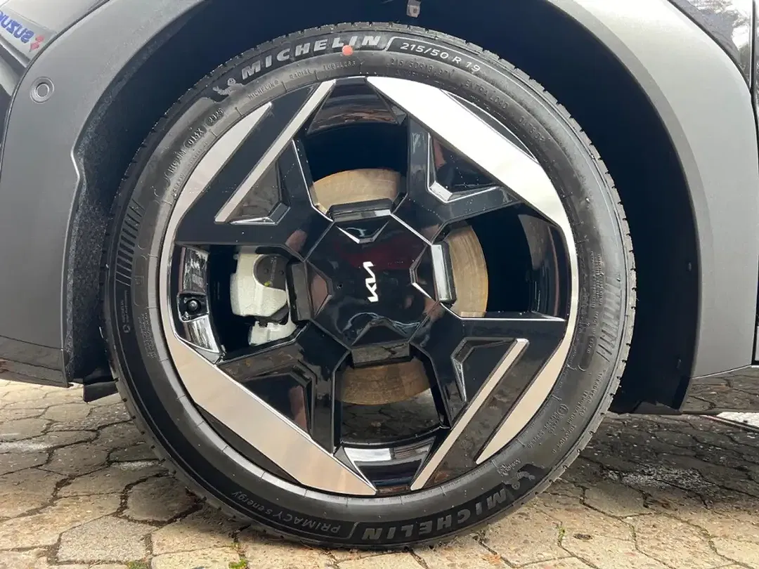 Kia EV4 - Thumbnail 12