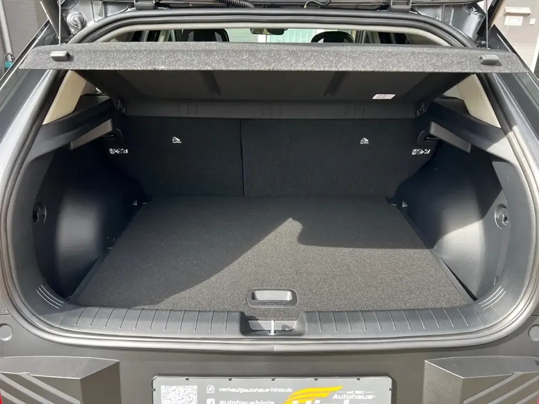Kia EV4 - Thumbnail 13