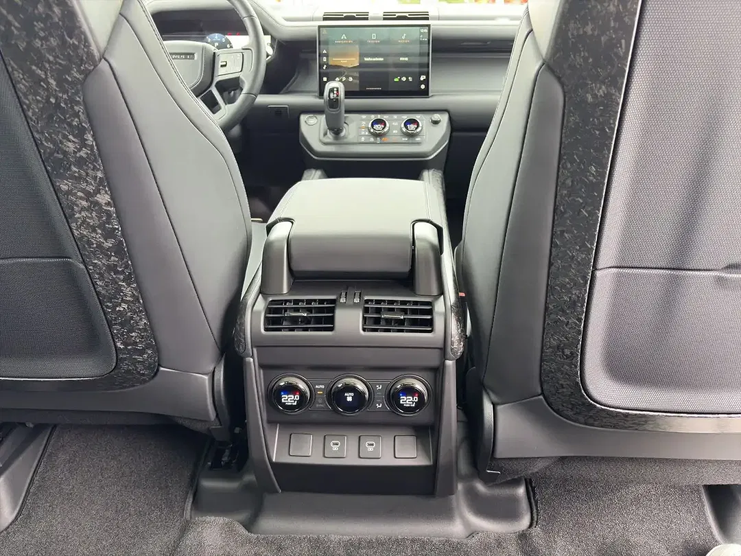 Land Rover Defender - Thumbnail 13
