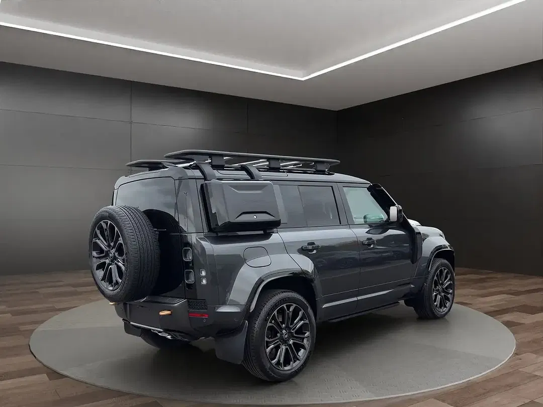 Land Rover Defender - Thumbnail 2