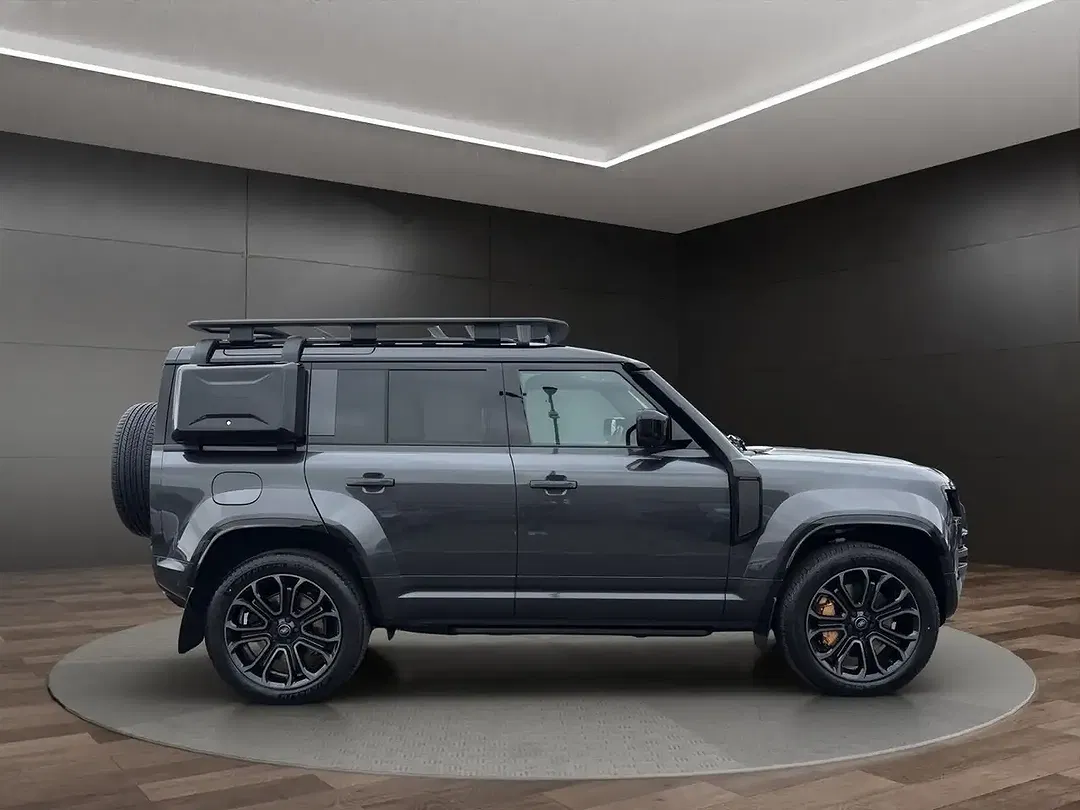 Land Rover Defender - Thumbnail 3