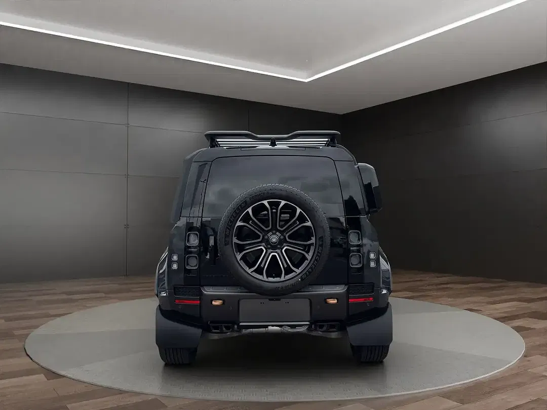 Land Rover Defender - Thumbnail 4