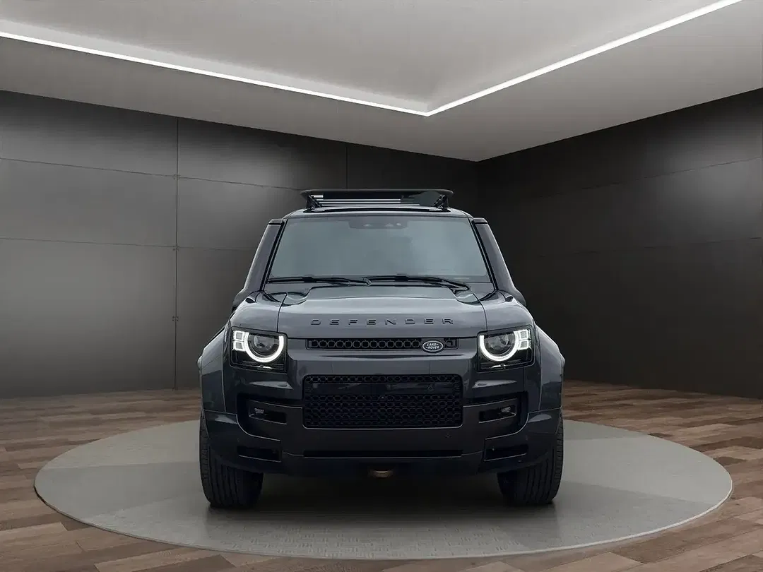 Land Rover Defender - Thumbnail 5
