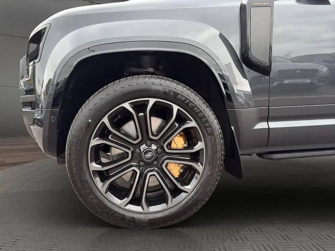 Land Rover Defender - Thumbnail 9