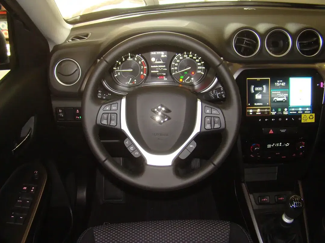 Suzuki Vitara - Thumbnail 16