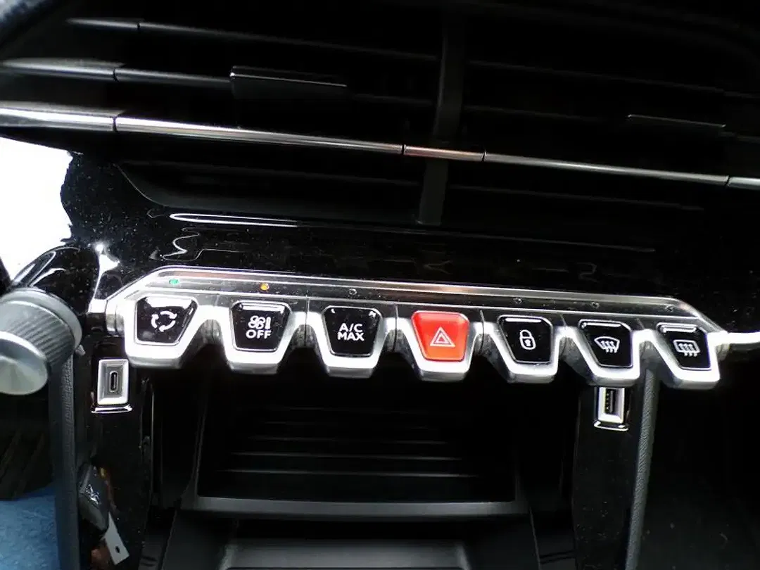 Peugeot 2008 - Thumbnail 6