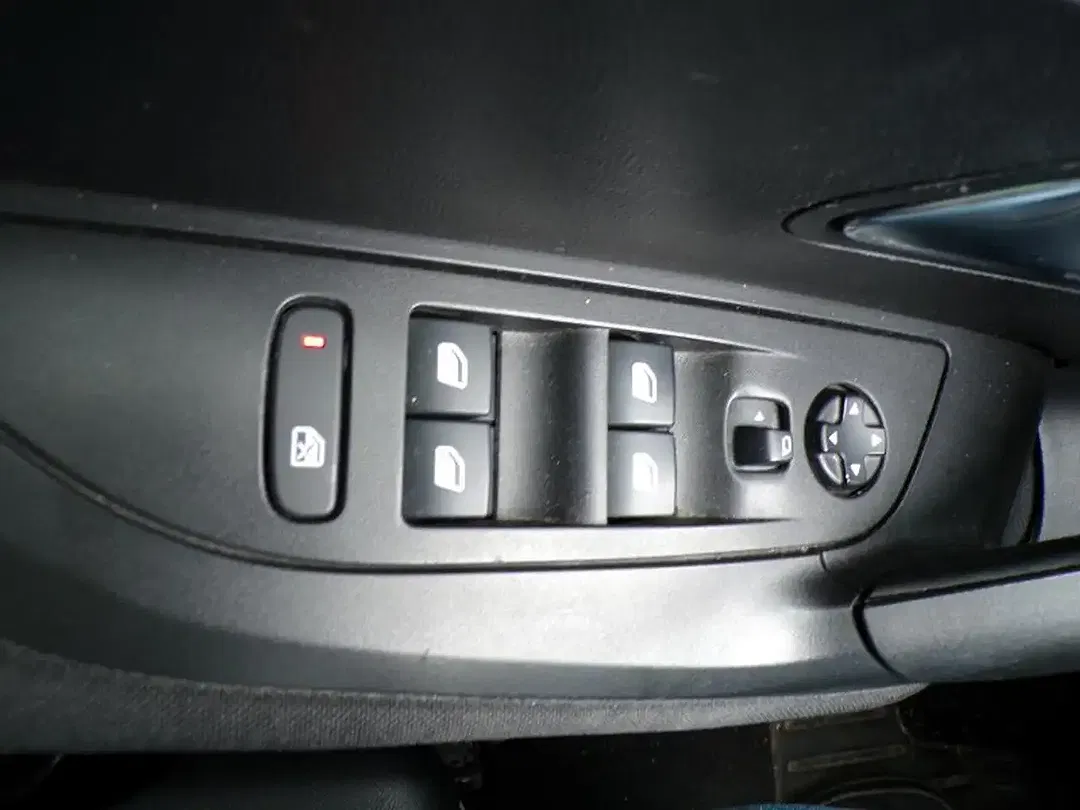 Peugeot 2008 - Thumbnail 9