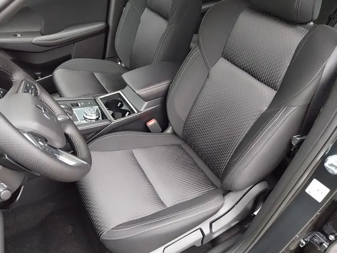 Mitsubishi Outlander - Thumbnail 10