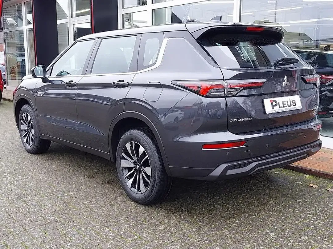 Mitsubishi Outlander - Thumbnail 4